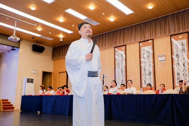 “翁城李白”朱海文。 “翁城李白”朱海文。